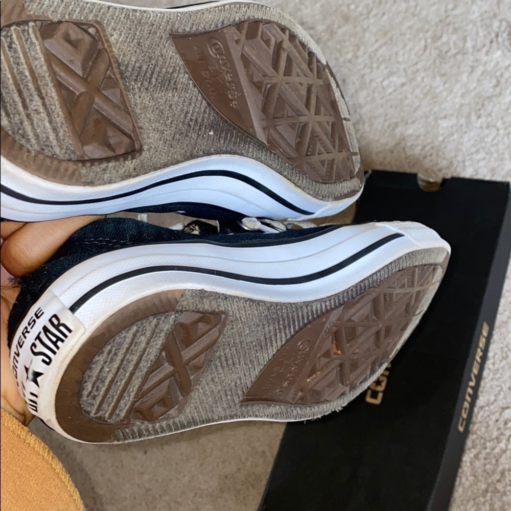 Black converse with a stretchy back